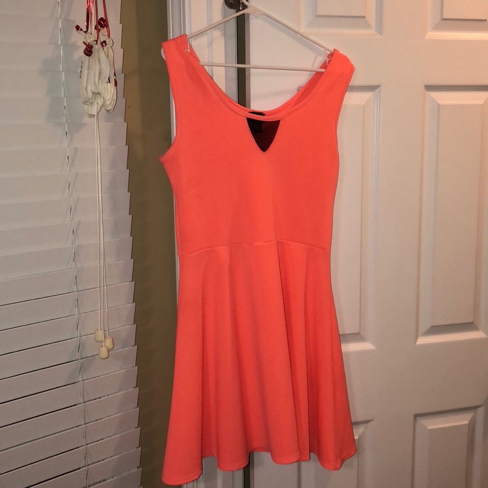 💋 bright pink FOREVER 21 dress — good condition